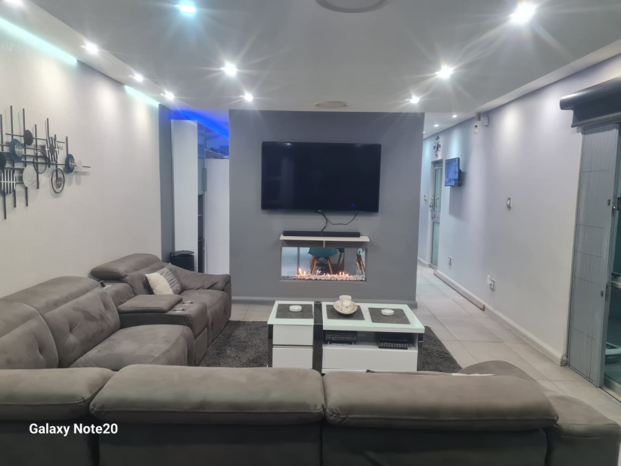 4 Bedroom Property for Sale in Zinniaville North West